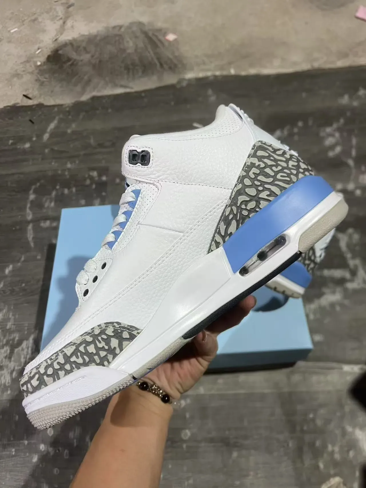 Air Jordan 3 白蓝象纹篮球鞋 5