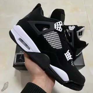 Air Jordan 4 أحذية كرة السلة السوداء والبيضاء