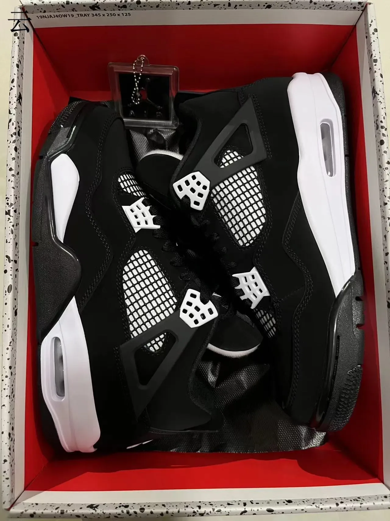 Air Jordan 4 ব্ল্যাক এবং সাদা বাস্কেটবল জুতা 3