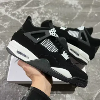 Tênis de basquete Air Jordan 4 preto e branco