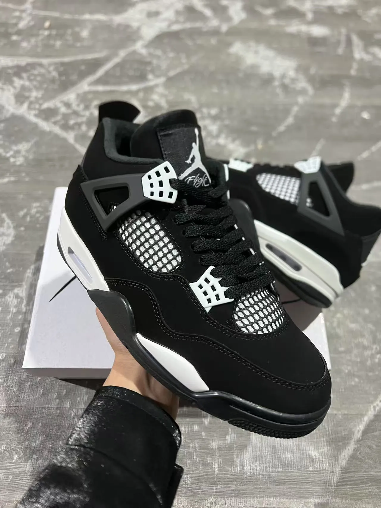 Air Jordan 4 黑白篮球鞋 2