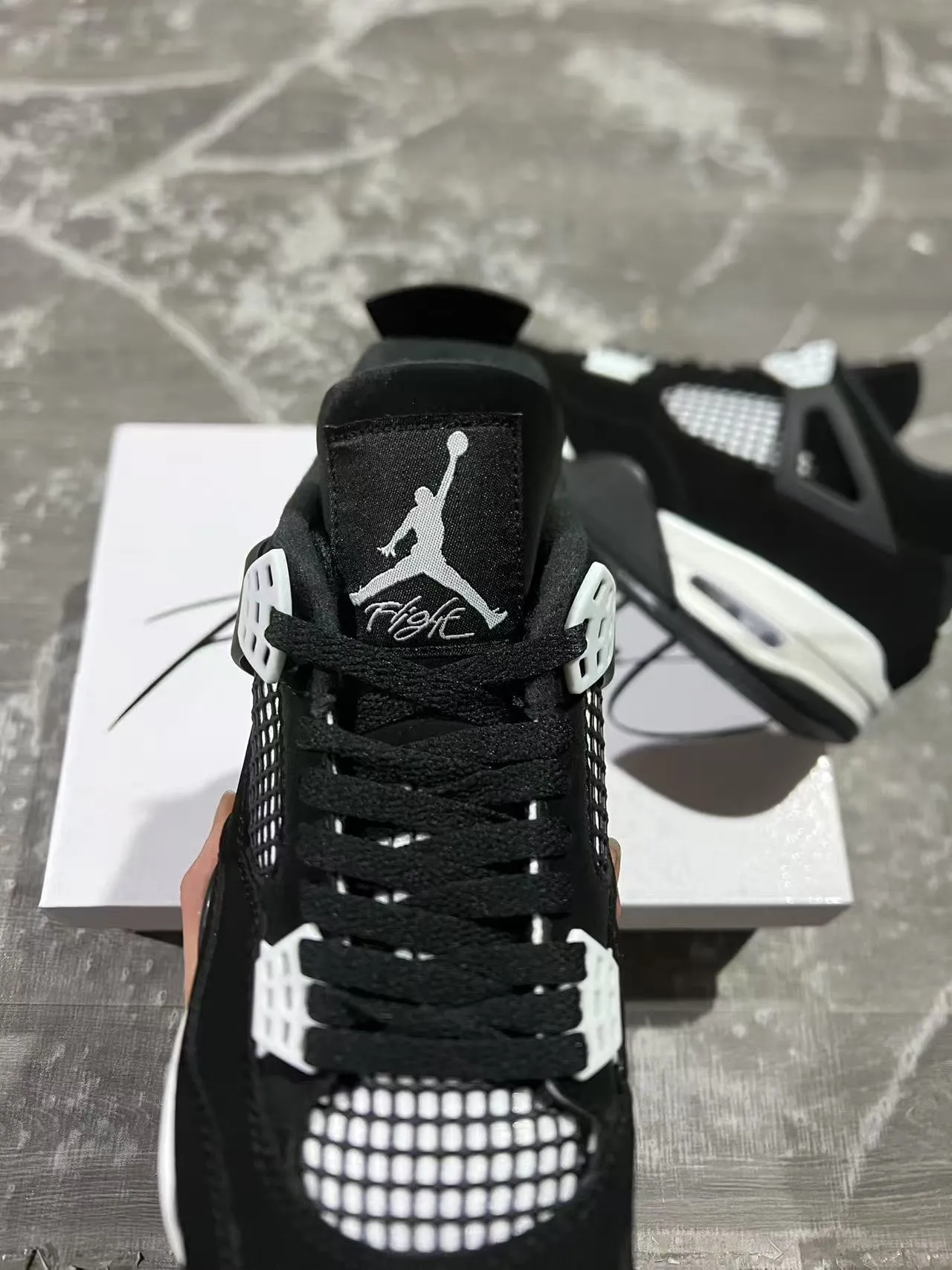 Air Jordan 4 黑白篮球鞋 4