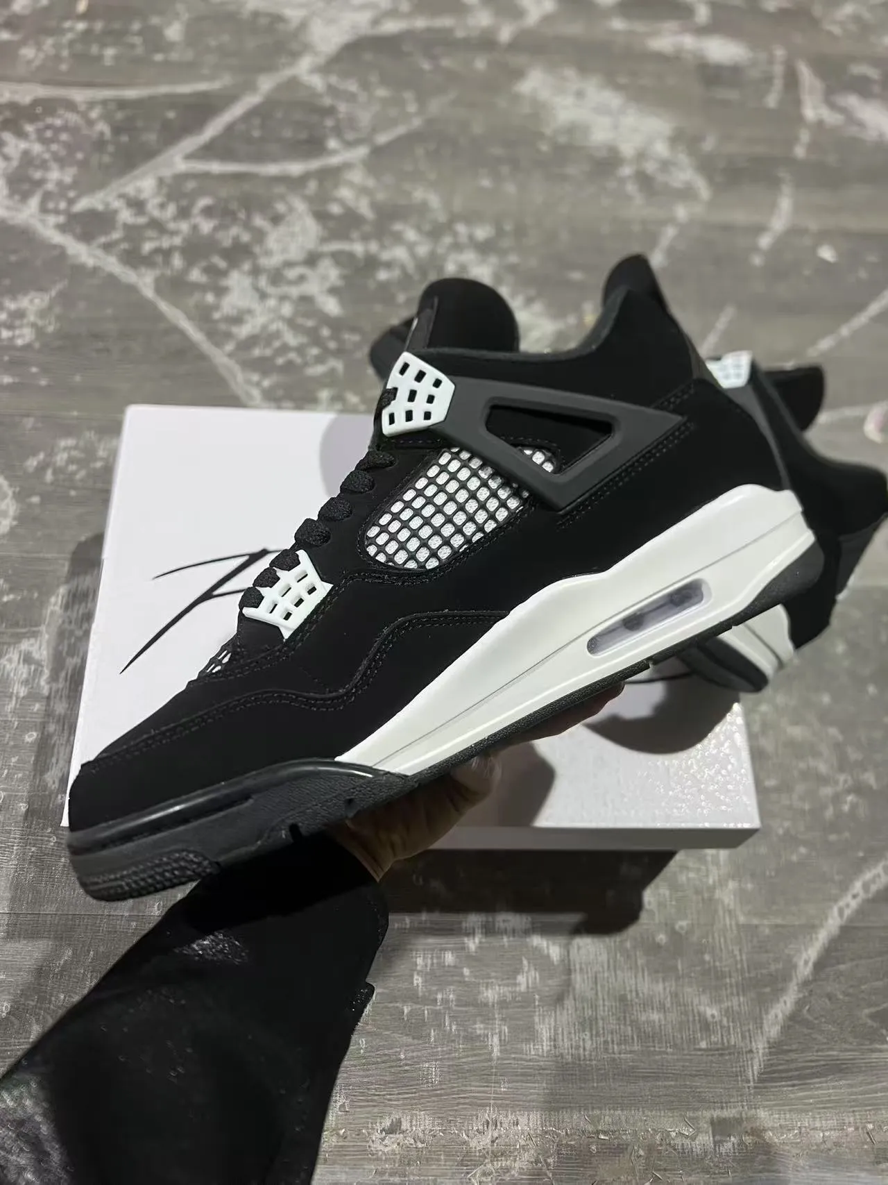 Air Jordan 4 黑白篮球鞋 5