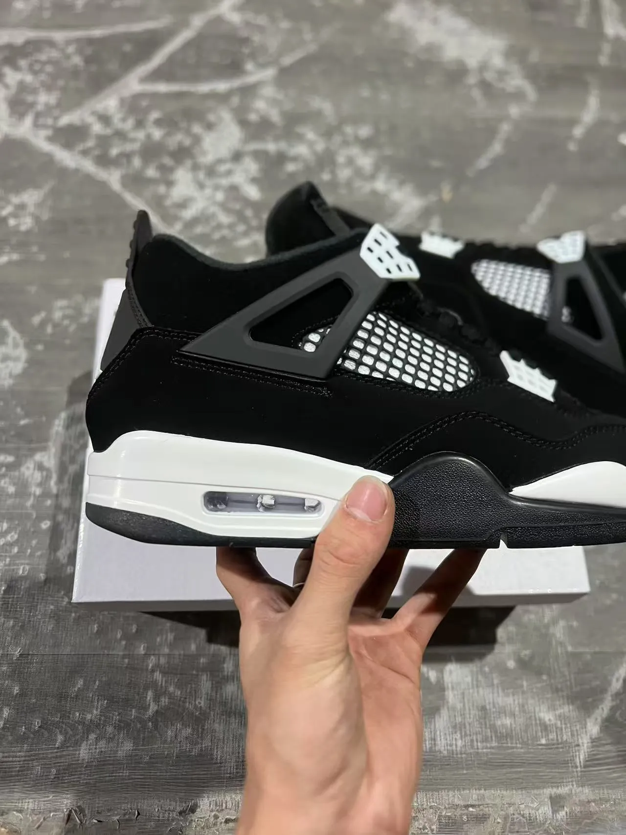 Air Jordan 4 黑白篮球鞋 7