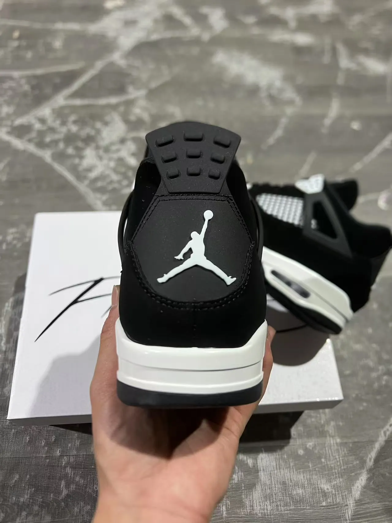 Air Jordan 4 黑白篮球鞋 8