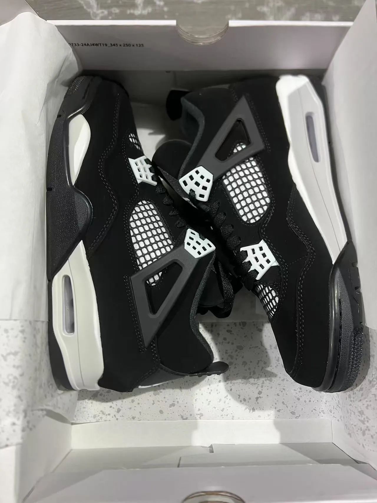 Air Jordan 4 黑白篮球鞋 9