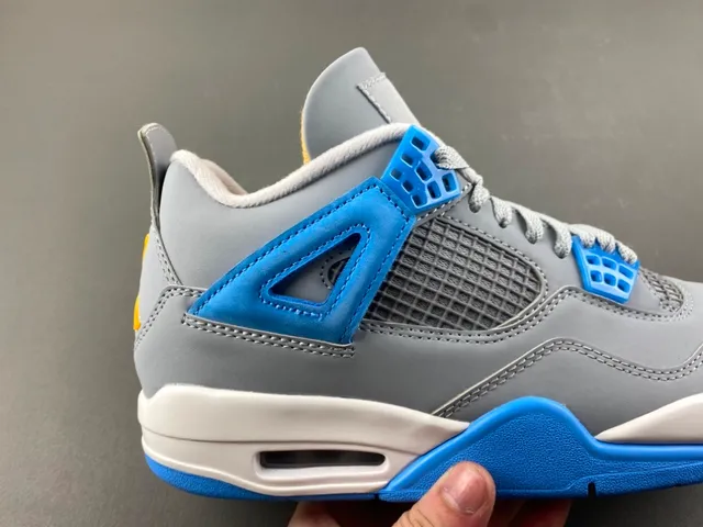 حذاء كرة السلة Air Jordan 4 رمادي أزرق أصفر 3