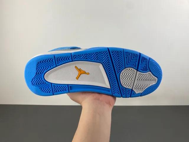 حذاء كرة السلة Air Jordan 4 رمادي أزرق أصفر 9