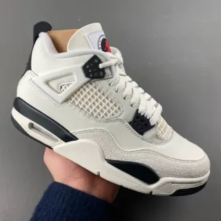 Tênis de basquete Air Jordan 4 branco-marfim e preto