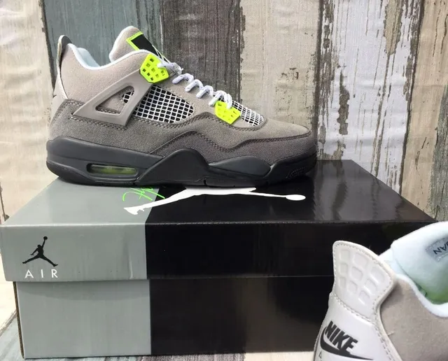 Air Jordan 4 Retro Gray Volt أحذية كرة السلة 6