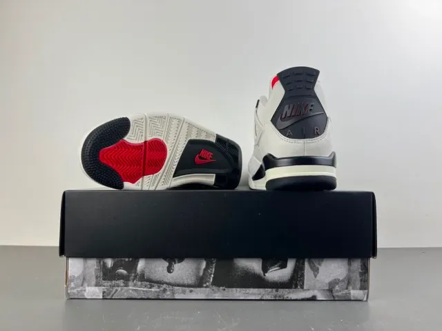 Air Jordan 4 أبيض أسود أحذية كرة السلة 16