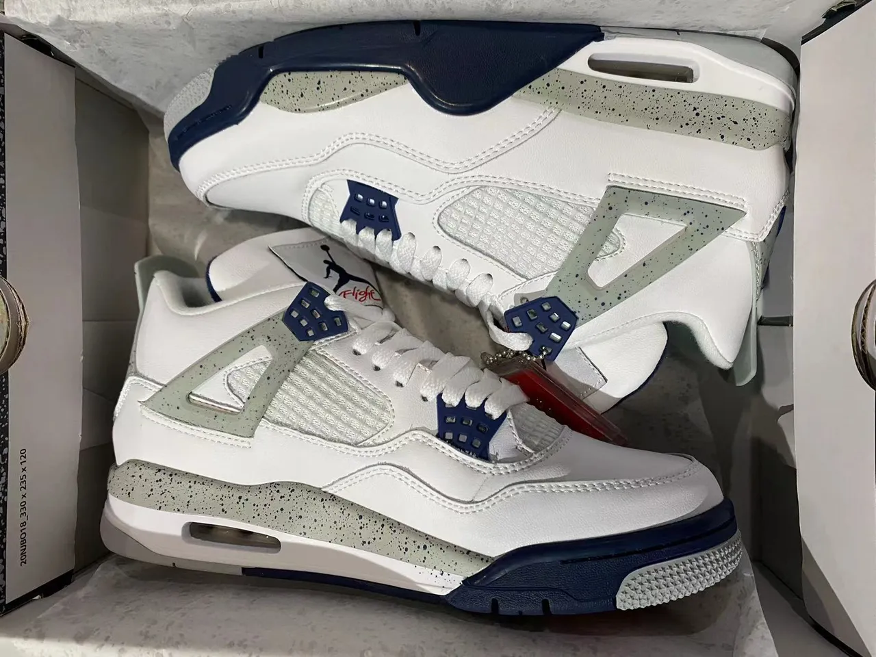 Air Jordan 4 حذاء كرة السلة أبيض وكحلي منقط 7