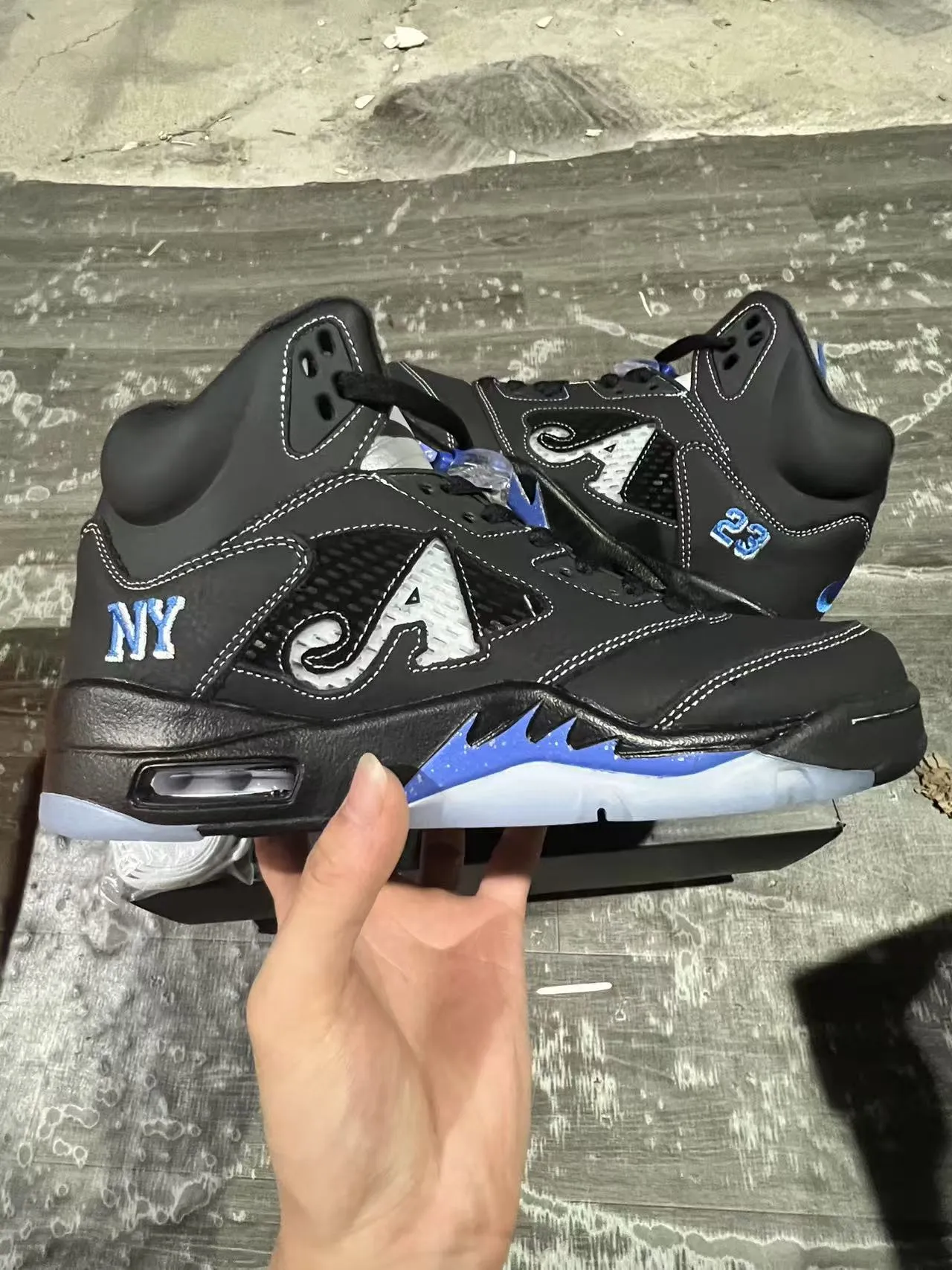 Air Jordan 5 黑色皇家蓝 NY 篮球鞋 7