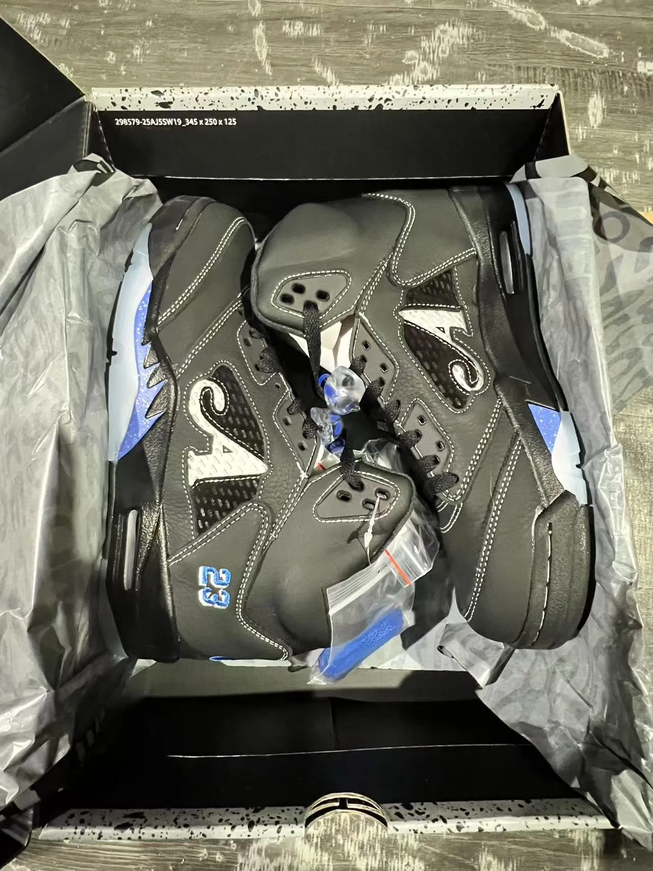 Air Jordan 5 黑色皇家蓝 NY 篮球鞋 9