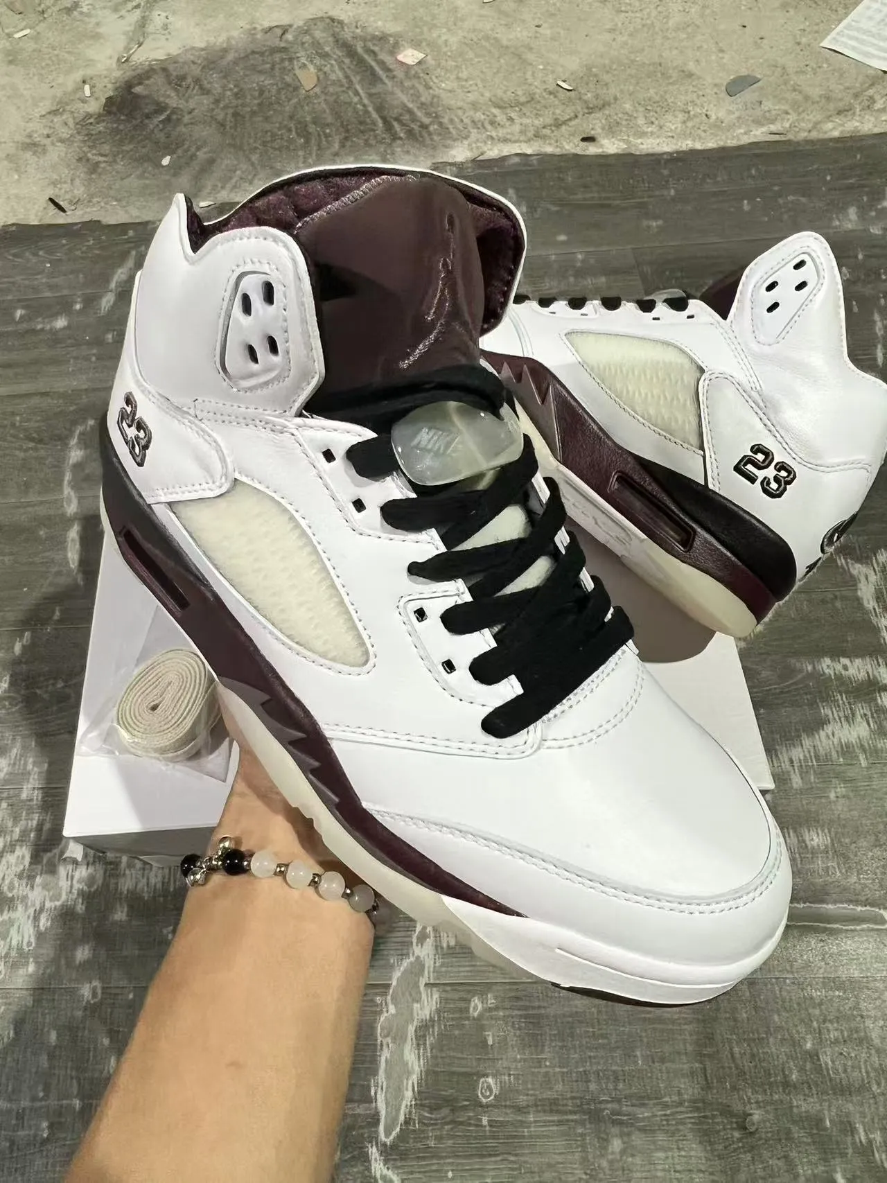 Chaussures de basketball Air Jordan 5 blanc bordeaux 2