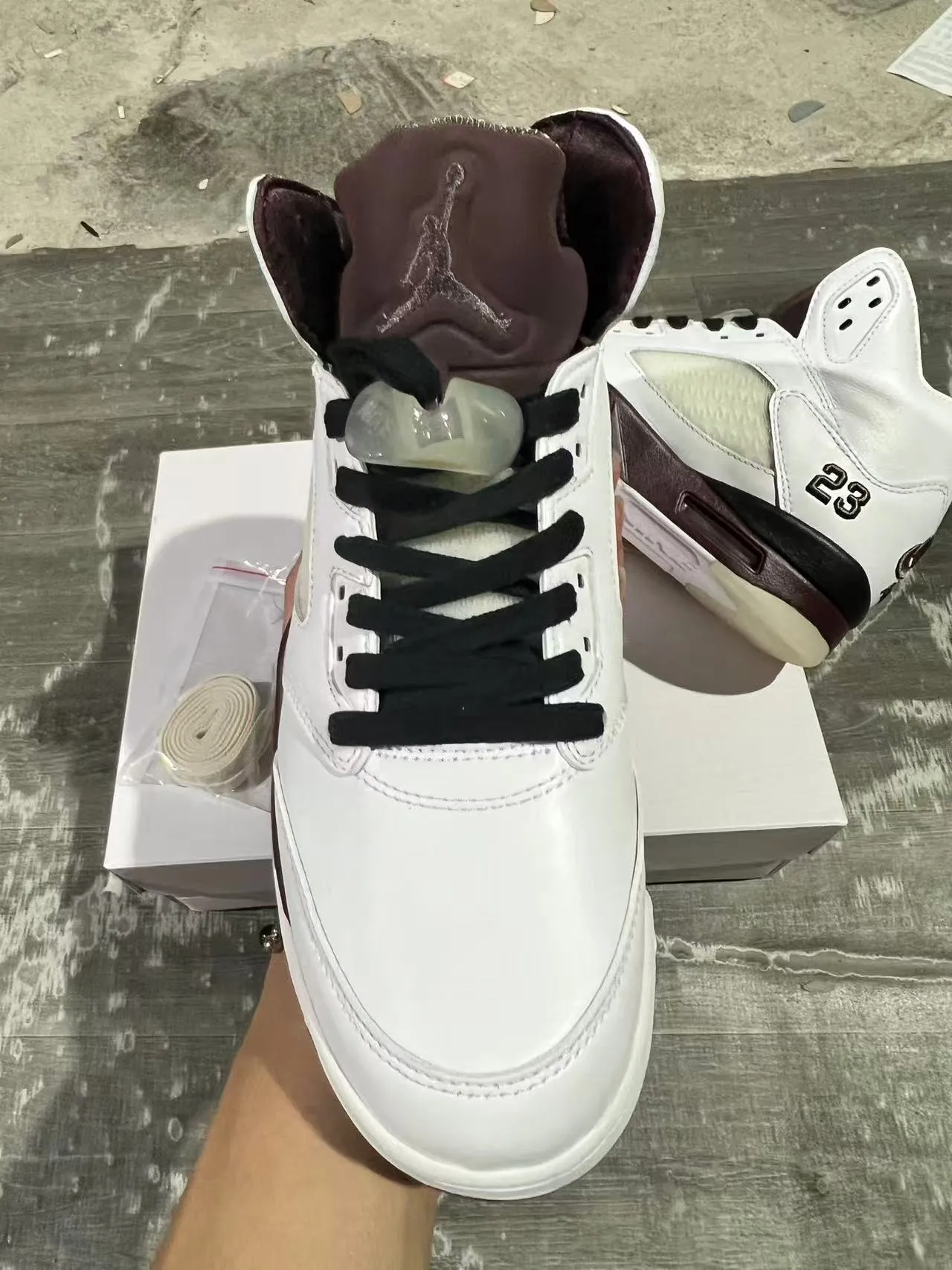 Chaussures de basketball Air Jordan 5 blanc bordeaux 3
