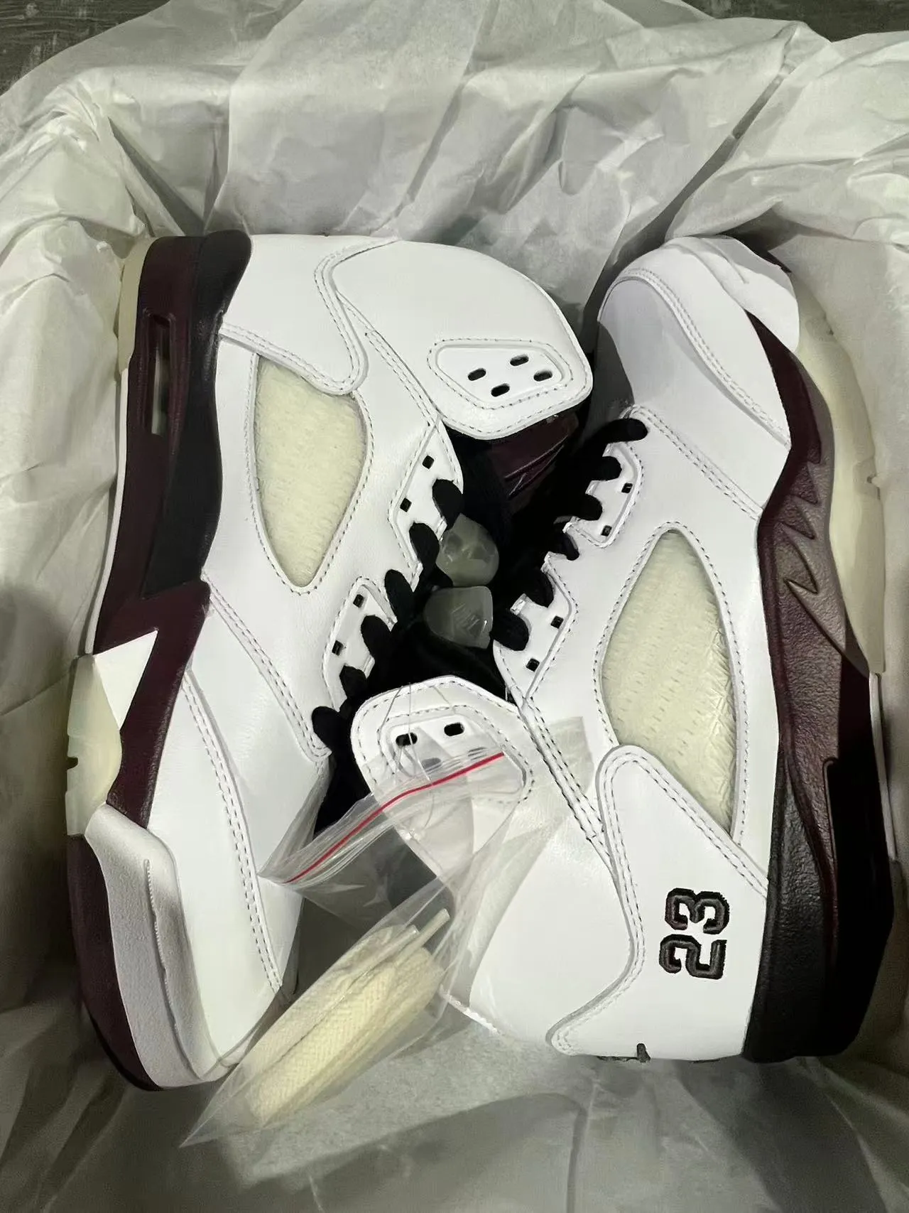 Chaussures de basketball Air Jordan 5 blanc bordeaux 9
