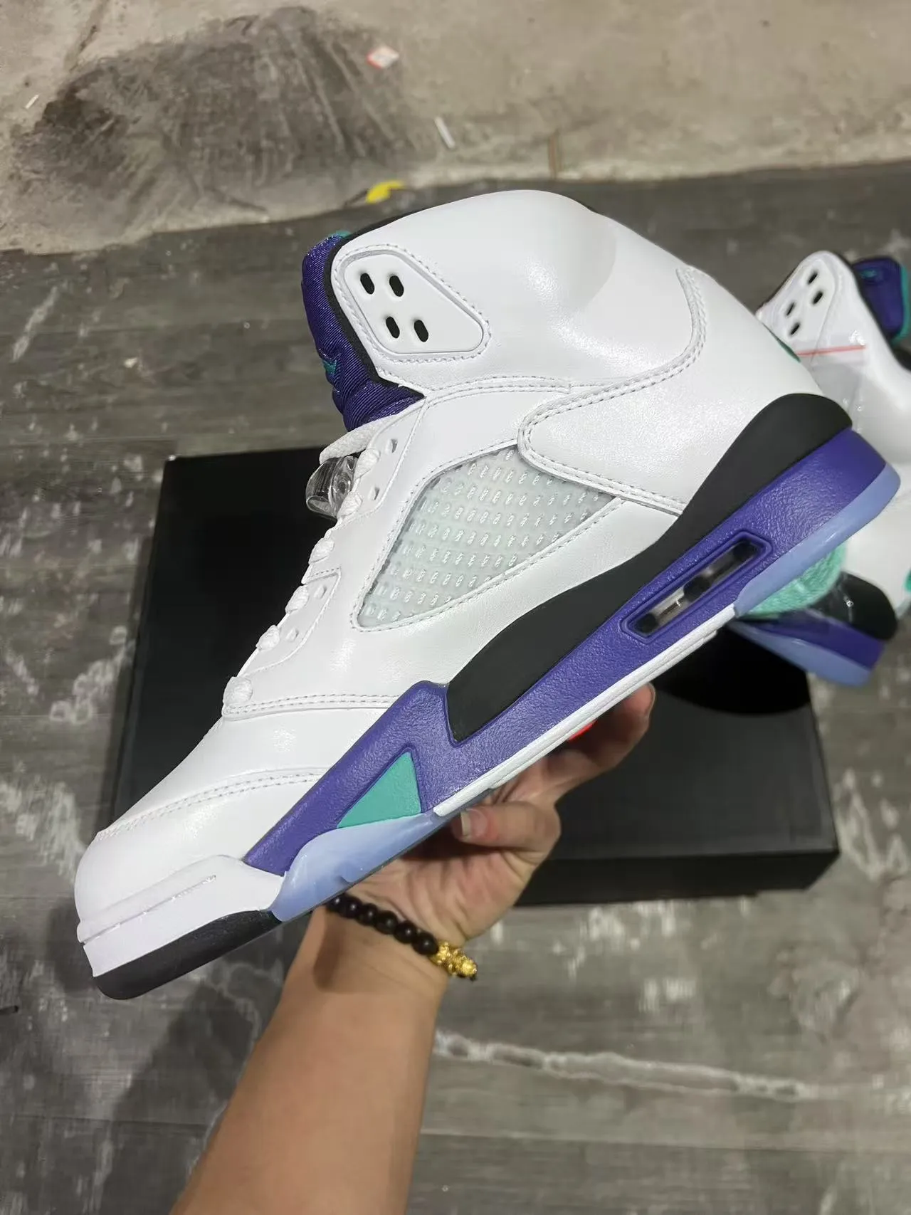 Tênis de basquete Air Jordan 5 branco, roxo e azul-petróleo 5