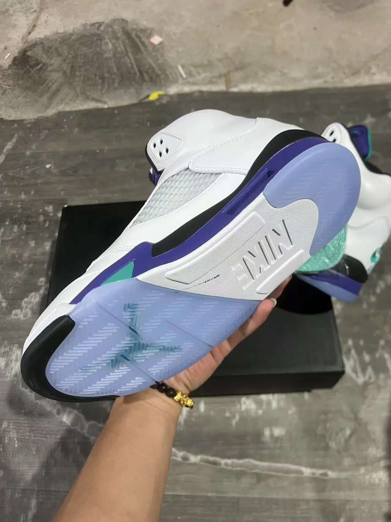 Tênis de basquete Air Jordan 5 branco, roxo e azul-petróleo 6