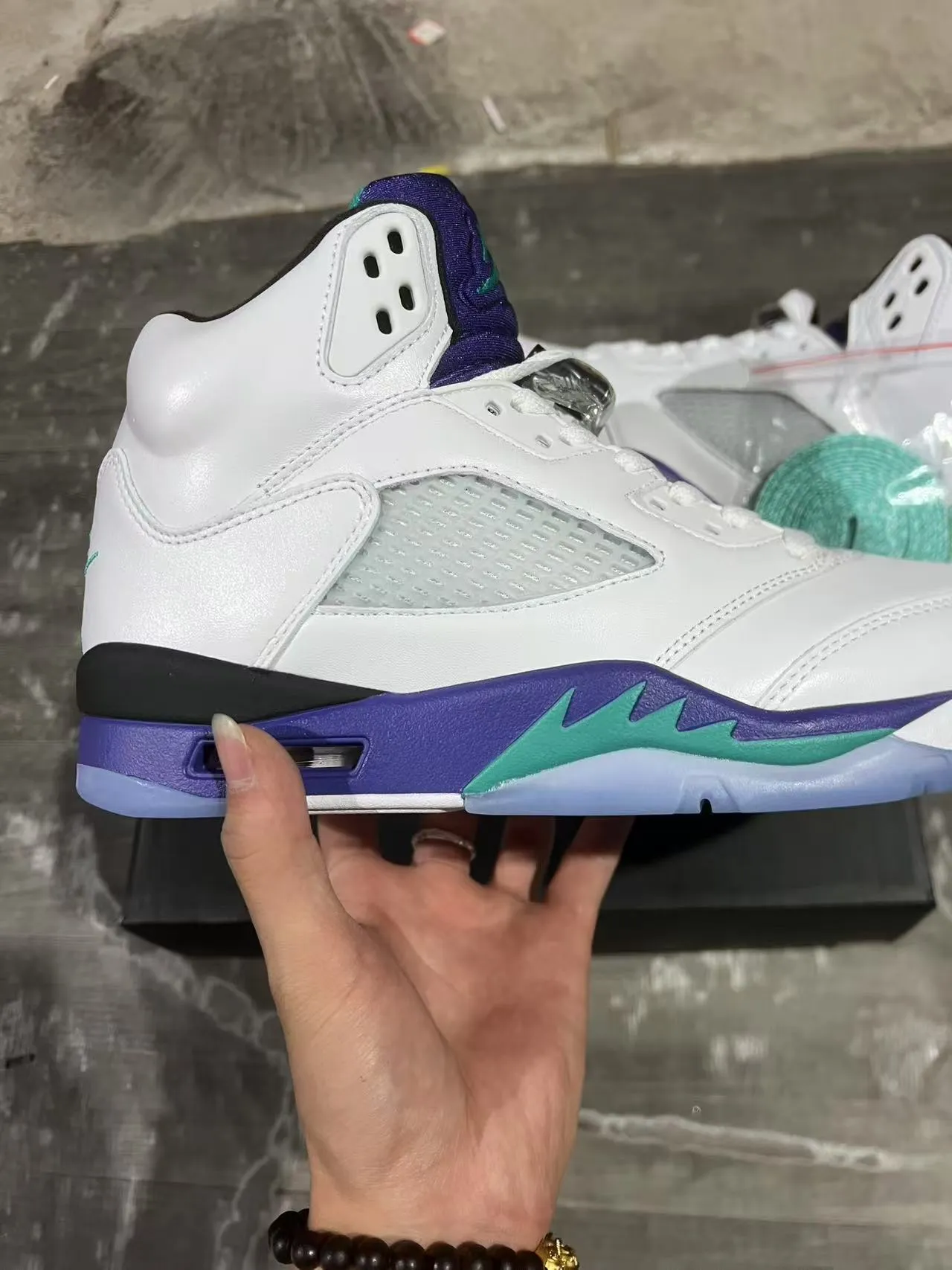 Tênis de basquete Air Jordan 5 branco, roxo e azul-petróleo 7