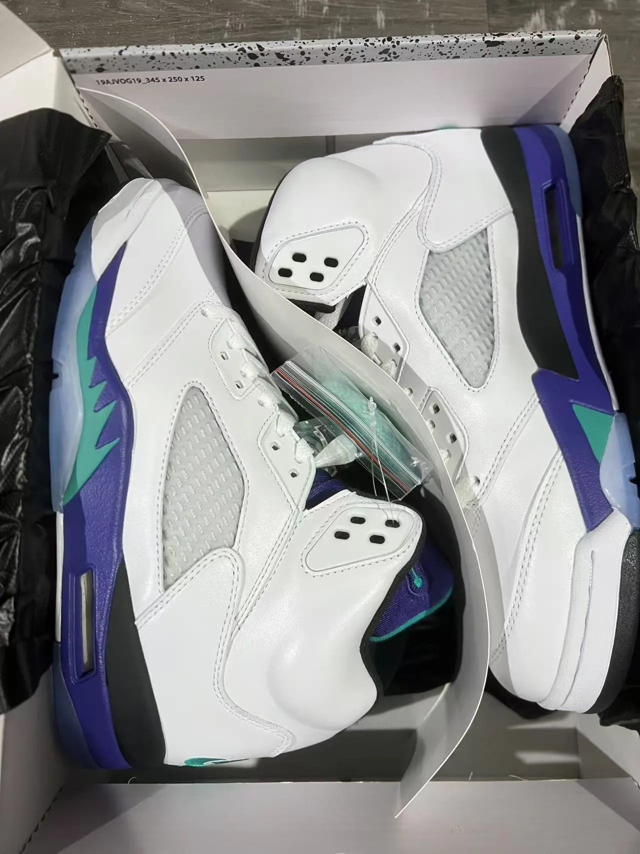 Tênis de basquete Air Jordan 5 branco, roxo e azul-petróleo 9