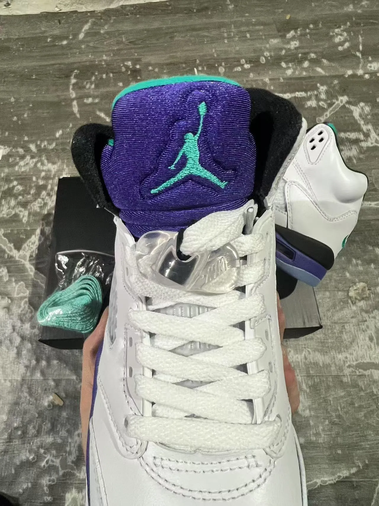 Chaussures de basketball Air Jordan 5 blanc violet sarcelle 4