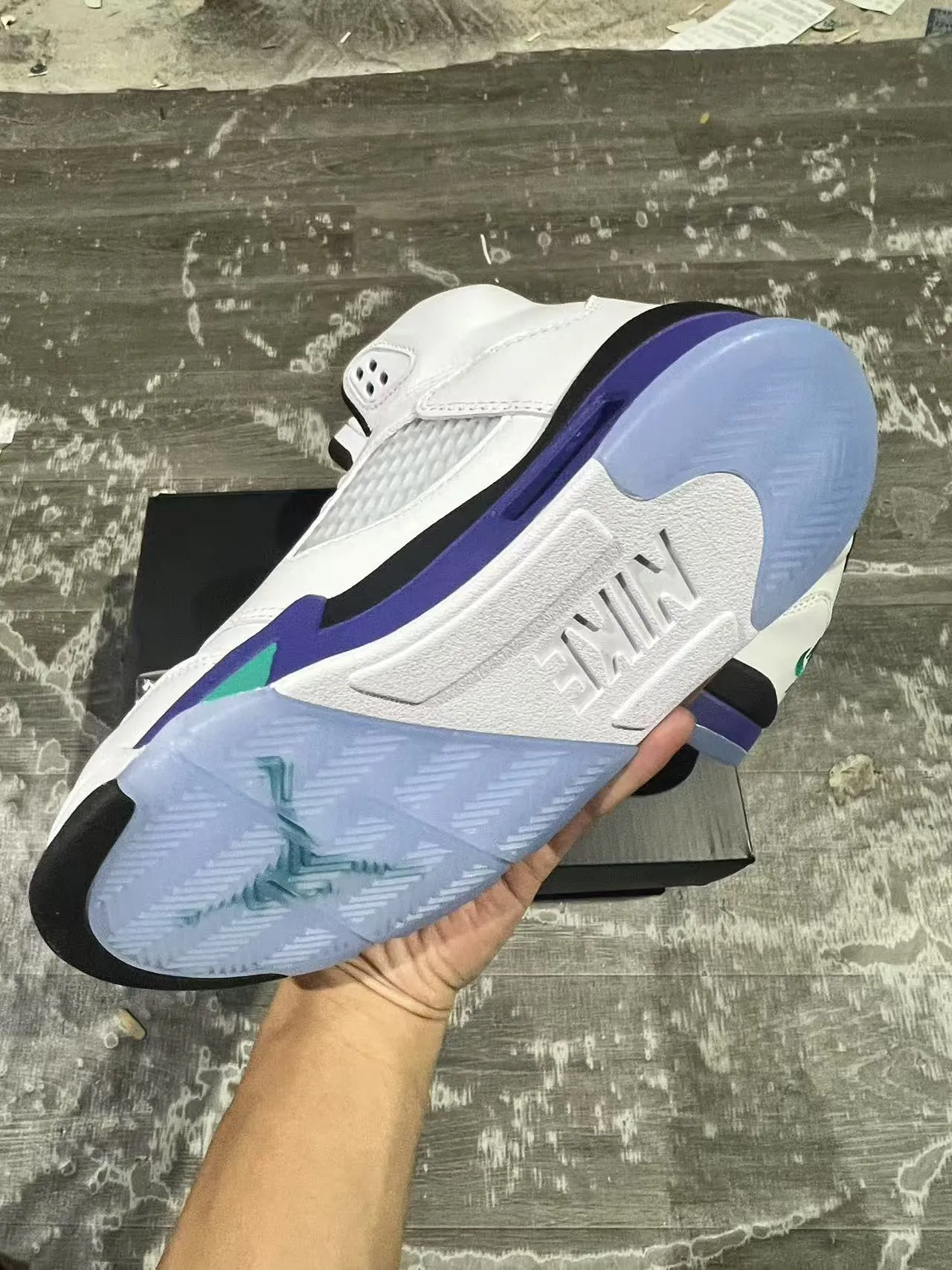Chaussures de basketball Air Jordan 5 blanc violet sarcelle 6