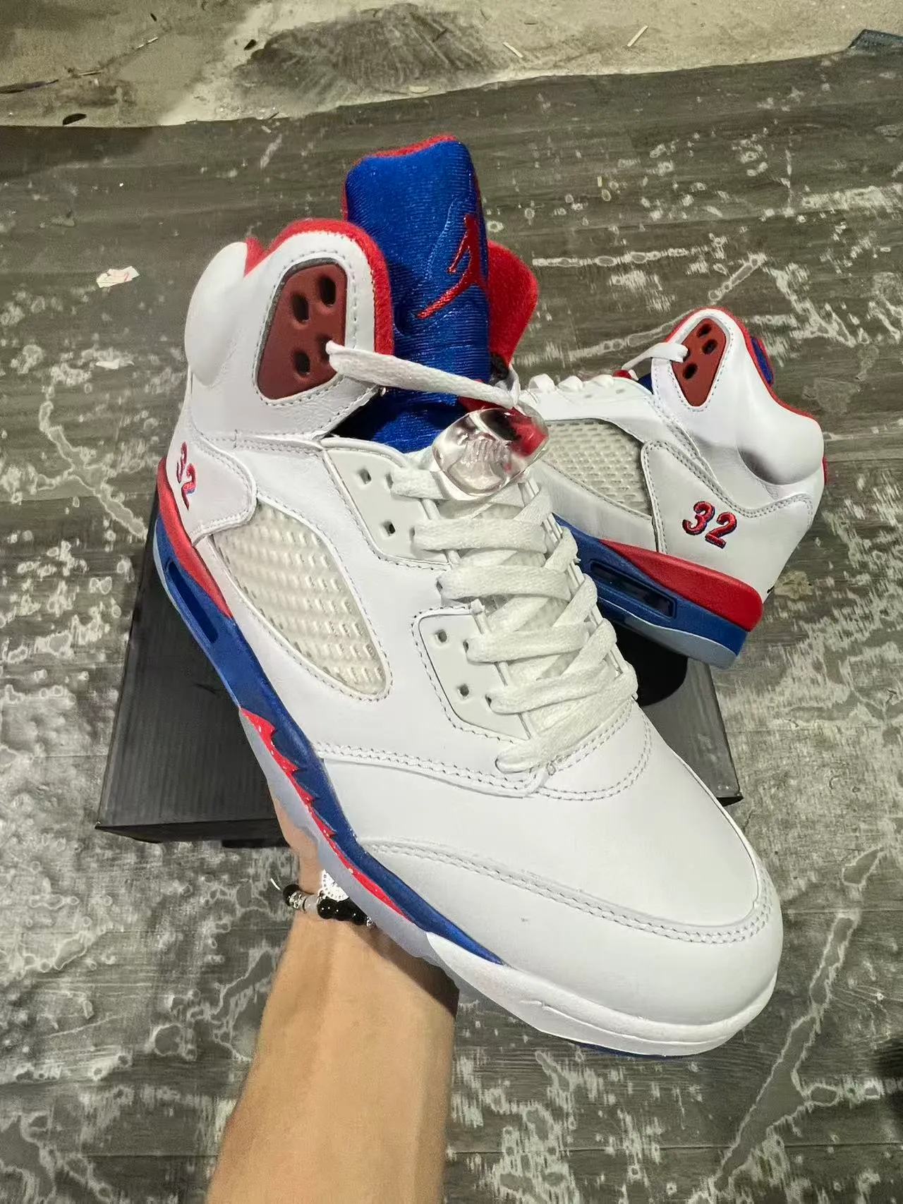 Air Jordan 5 أبيض أحمر أزرق '32' أحذية كرة سلة 9