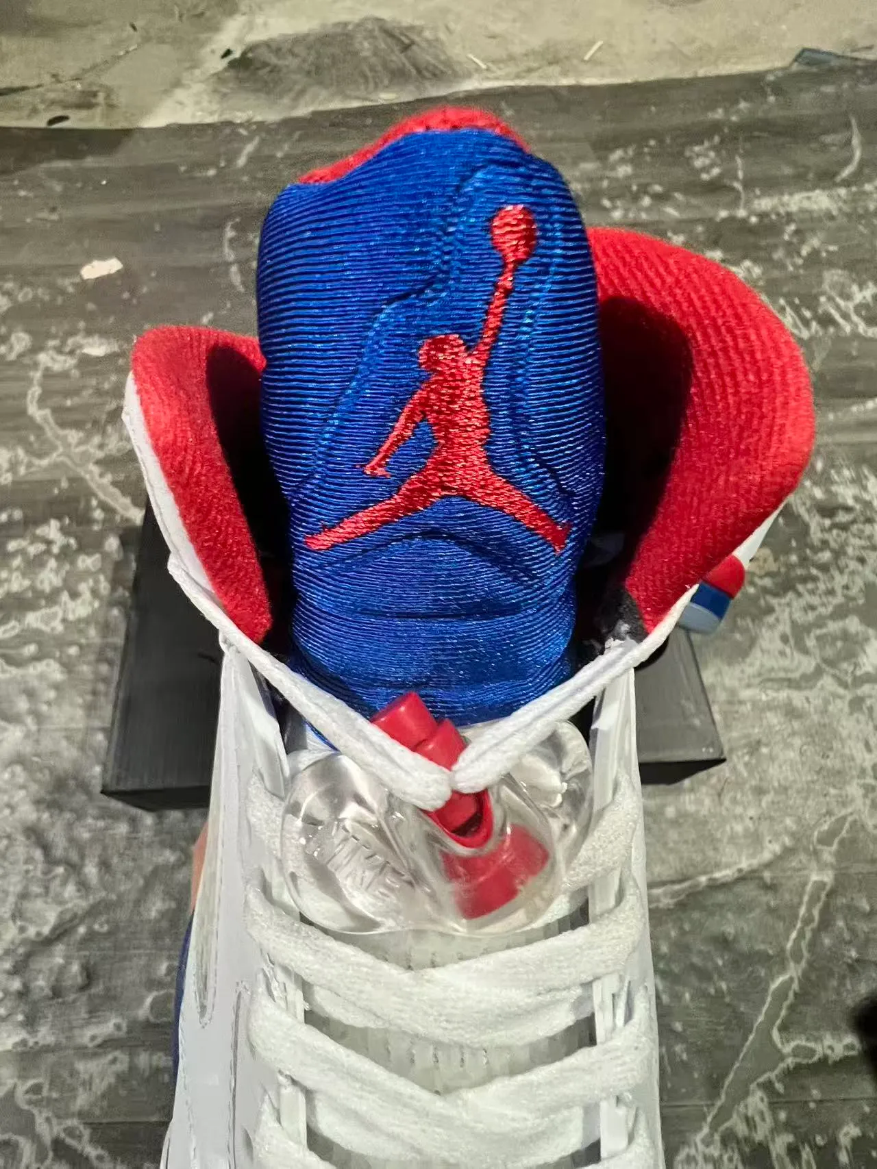 Air Jordan 5 أبيض أحمر أزرق '32' أحذية كرة سلة 2