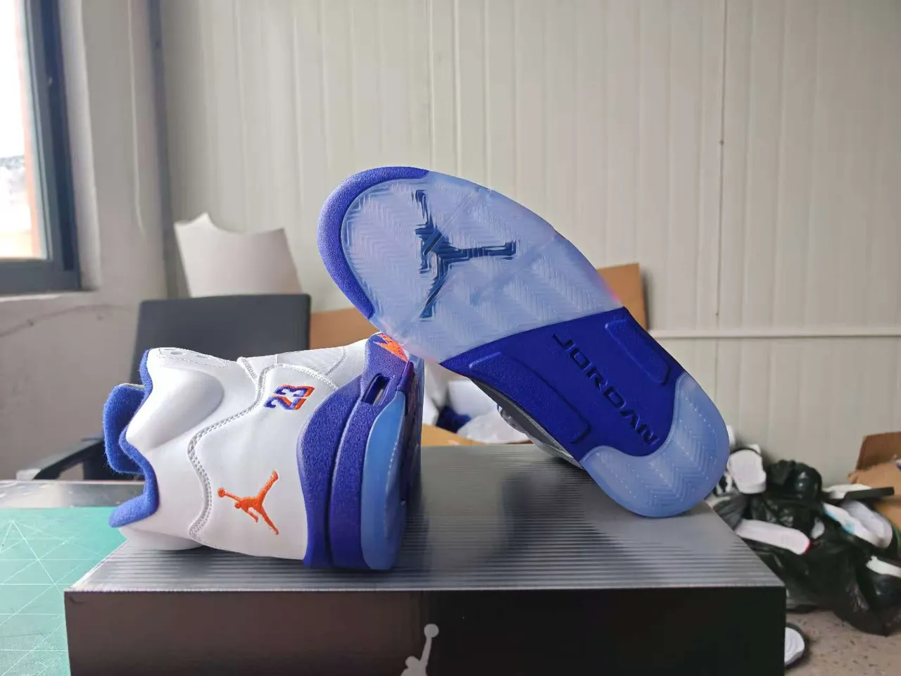 Zapatillas de baloncesto Air Jordan 5 blanco azul real naranja 2