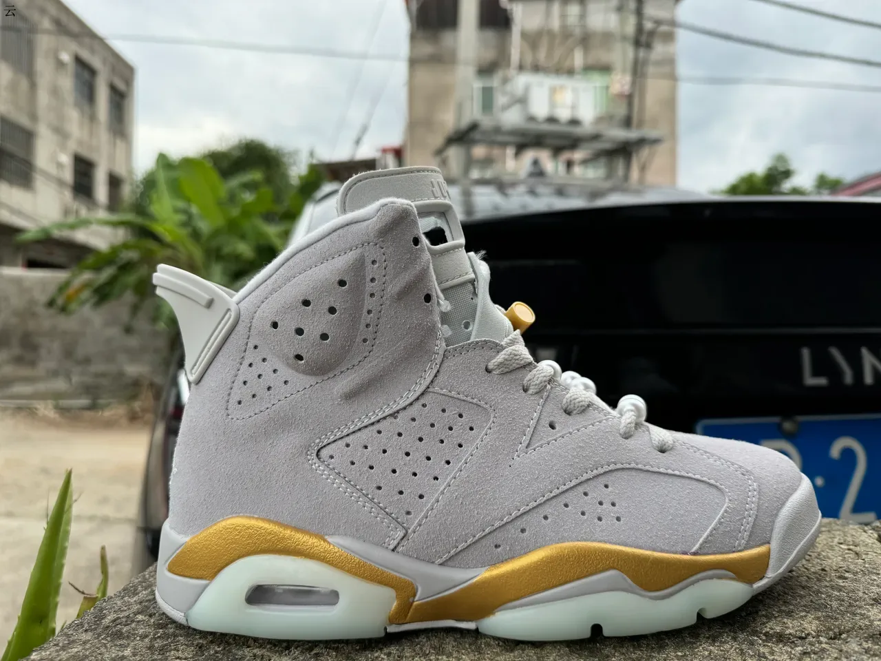 Air Jordan 6 Gray and Gold Suede Basketball Shoes 2