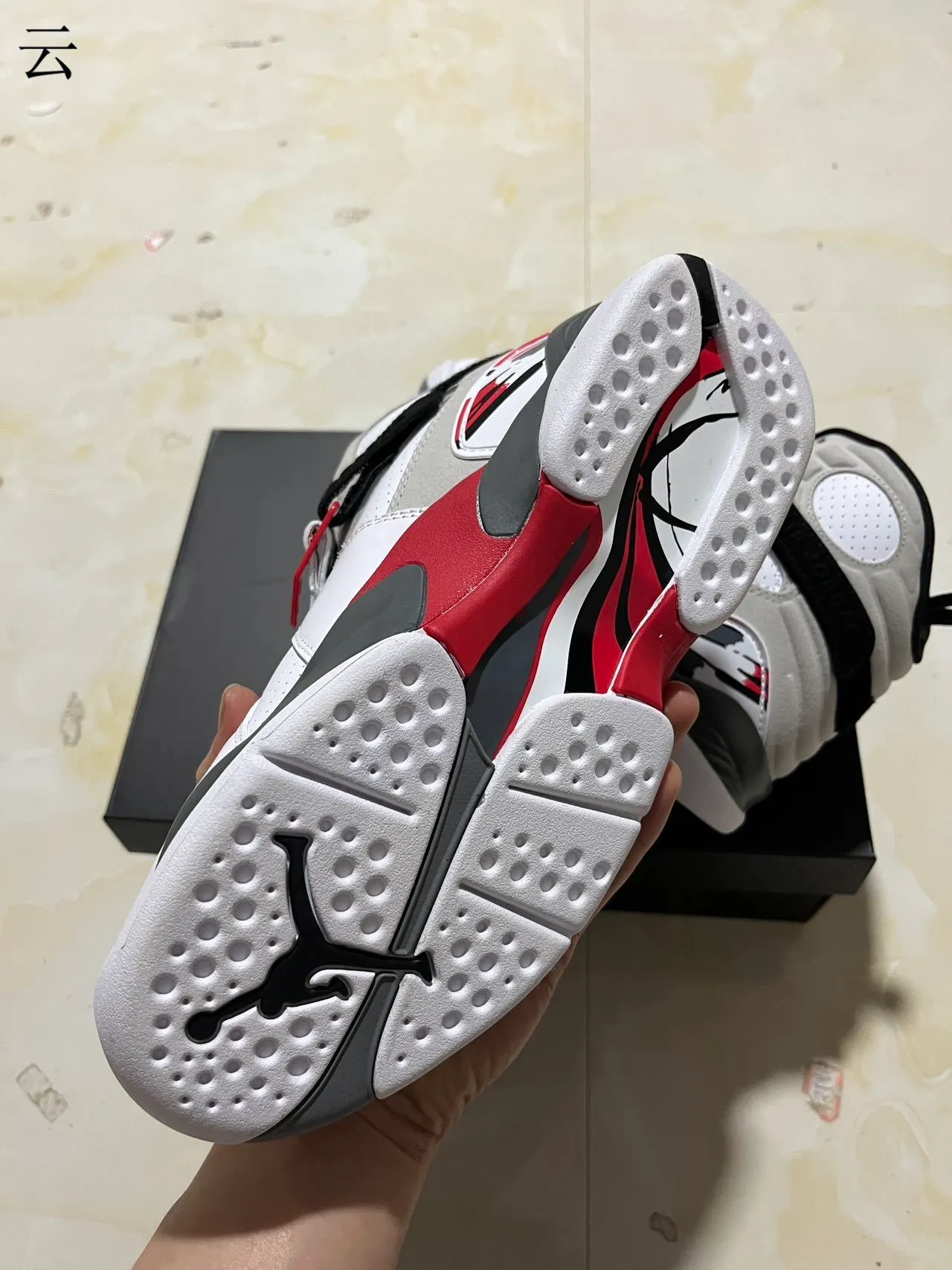 حذاء كرة السلة Air Jordan 8 أبيض رمادي أحمر 7