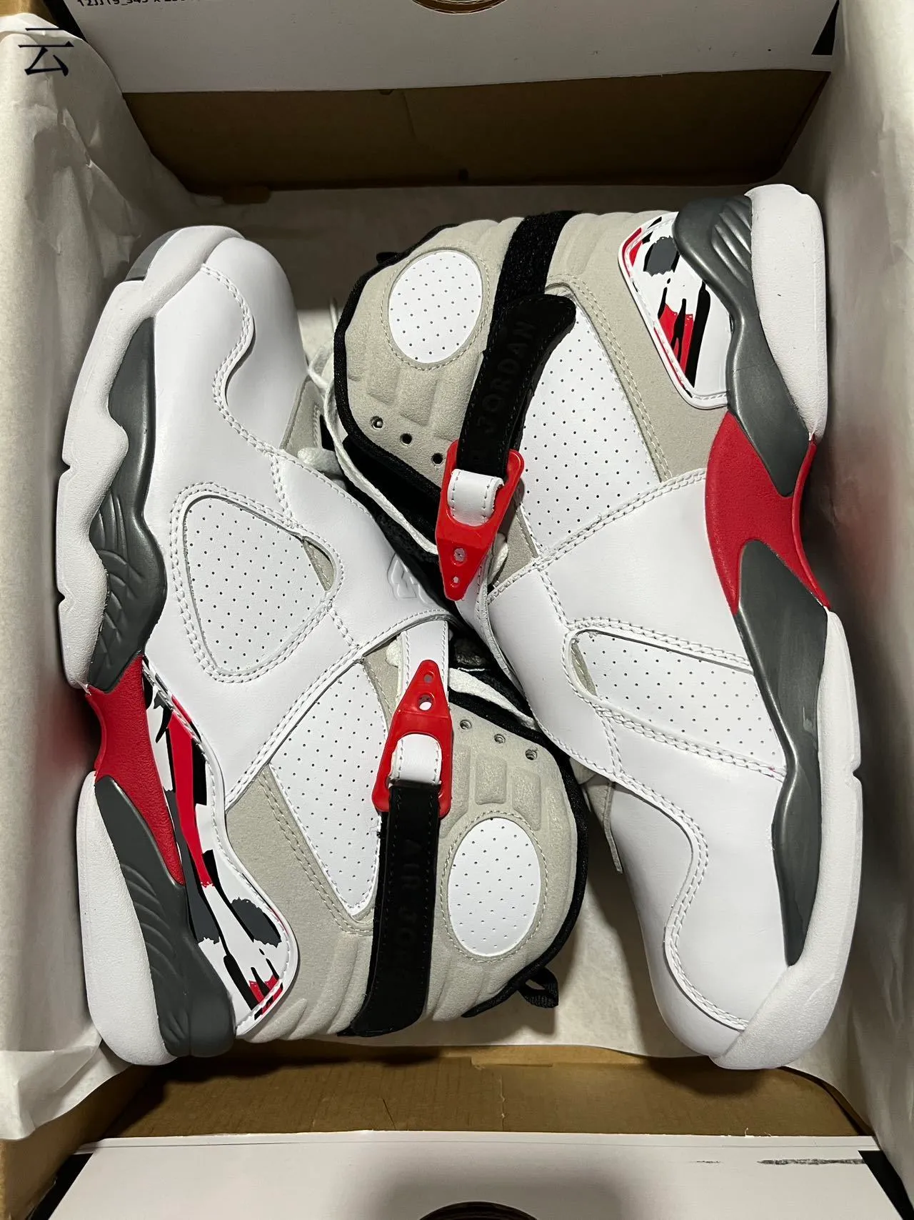 حذاء كرة السلة Air Jordan 8 أبيض رمادي أحمر 10