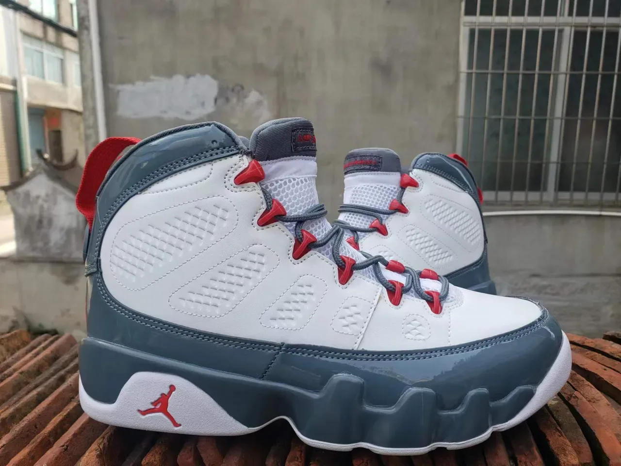 Air Jordan 9 أبيض Cool Gray أحمر أحذية كرة السلة 2