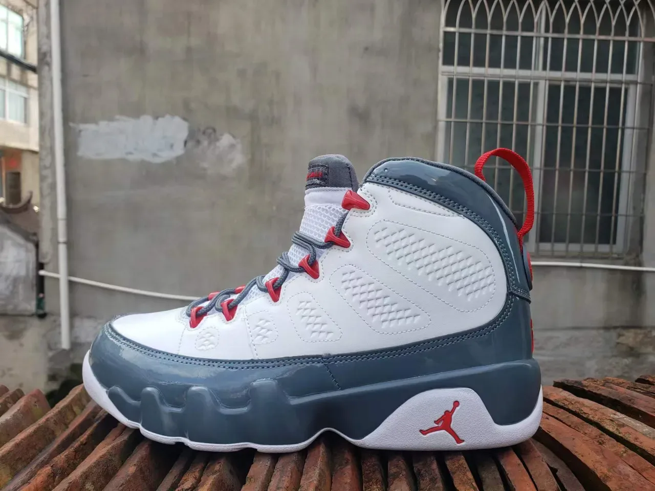 Air Jordan 9 أبيض Cool Gray أحمر أحذية كرة السلة 3