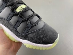 Tênis de basquete Air Jordan de cano alto preto e verde com design em camadas e cabedal cinza 2