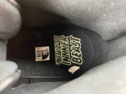 Tênis de basquete Air Jordan de cano alto preto e verde com design em camadas e cabedal cinza 7