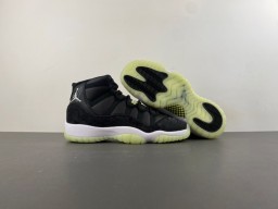 Tênis de basquete Air Jordan de cano alto preto e verde com design em camadas e cabedal cinza 13