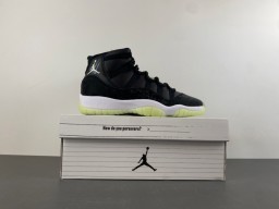 Tênis de basquete Air Jordan de cano alto preto e verde com design em camadas e cabedal cinza 17
