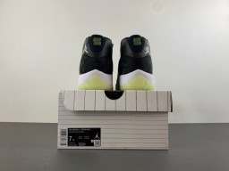 Tênis de basquete Air Jordan de cano alto preto e verde com design em camadas e cabedal cinza 19