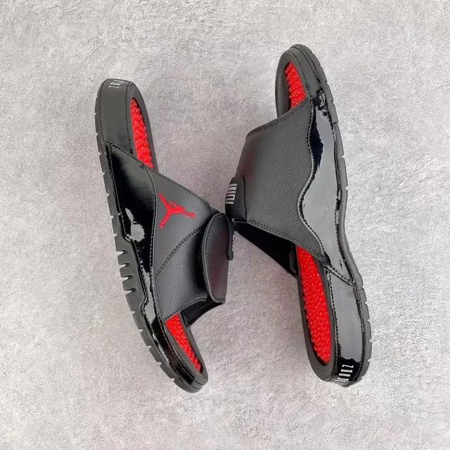 Air Jordan কালো লাল চকচকে প্যাটেন্ট জাম্পম্যান লোগো চপ্পল 3