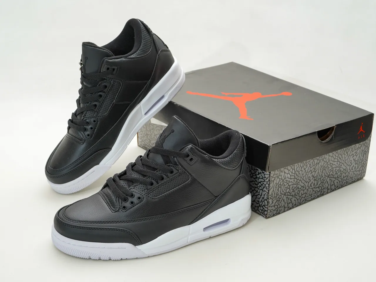 Air Jordan ब्लैक व्हाइट लेदर अपर परफोरेटेड टंग बास्केटबॉल जूते 4
