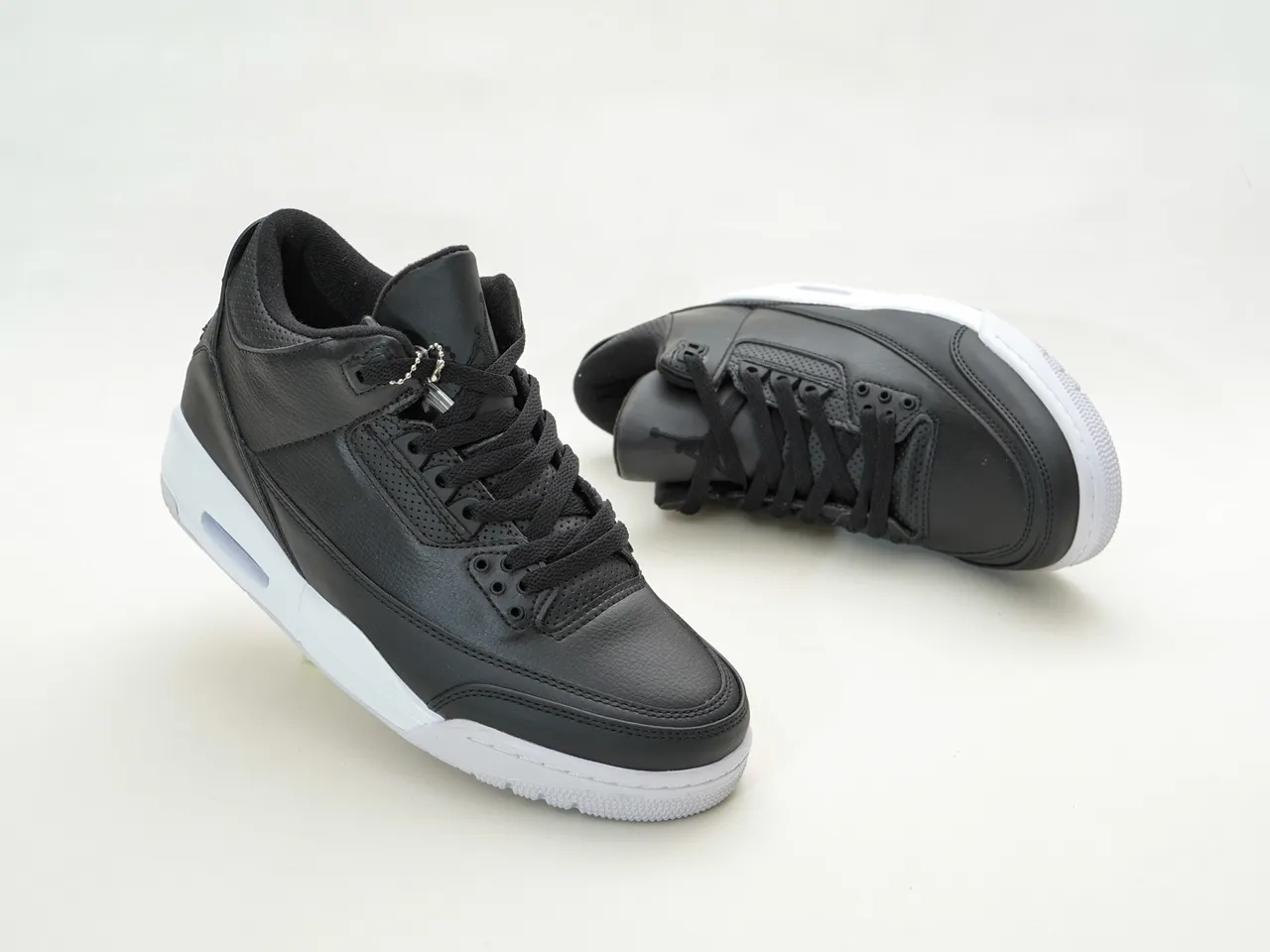 Air Jordan ब्लैक व्हाइट लेदर अपर परफोरेटेड टंग बास्केटबॉल जूते 5