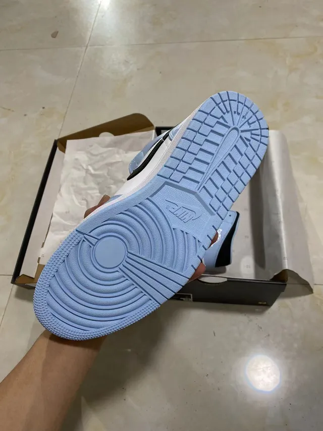 Air Jordan নীল ও কালো হাই-টপ চামড়ার প্যানেলযুক্ত বাস্কেটবল জুতো 5