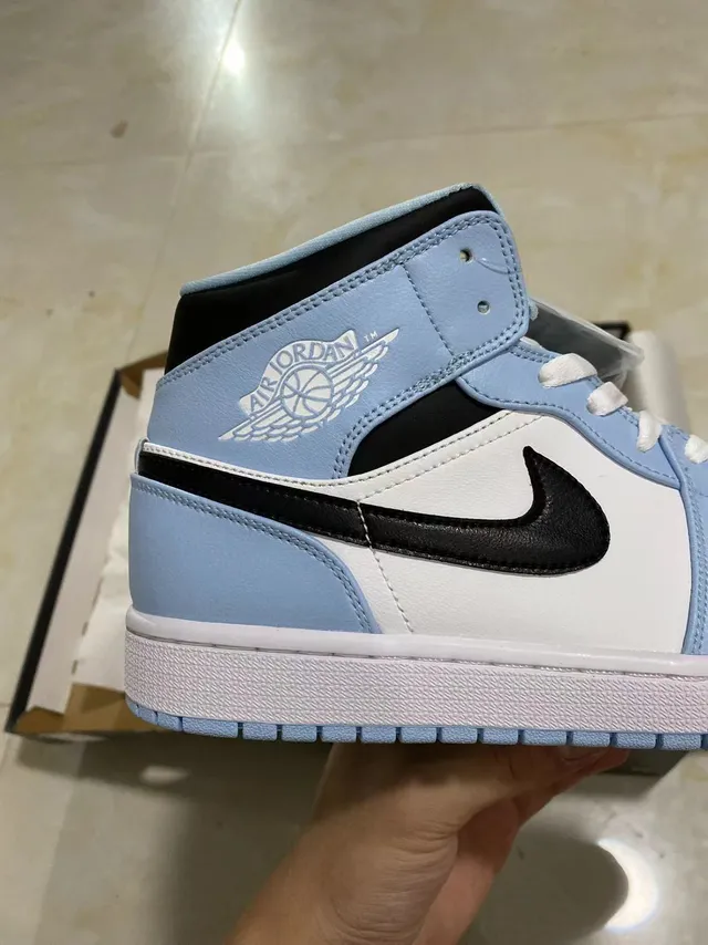 Air Jordan নীল ও কালো হাই-টপ চামড়ার প্যানেলযুক্ত বাস্কেটবল জুতো 7