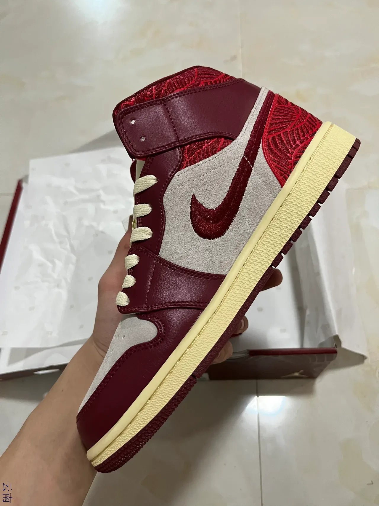 Air Jordan بورجوندي بيج عالية الارتفاع مطرزة تغطية نسيجية أحذية كرة السلة 4
