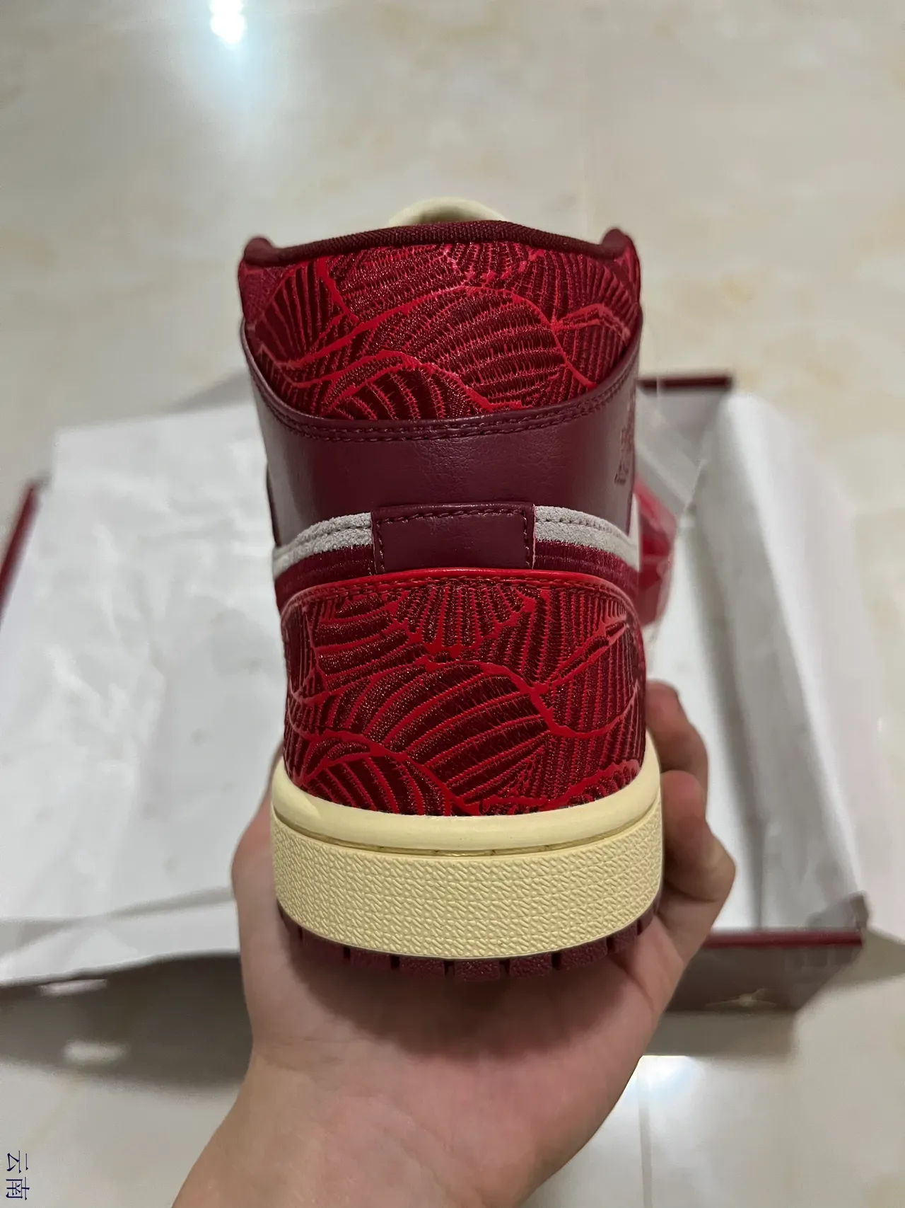 Air Jordan بورجوندي بيج عالية الارتفاع مطرزة تغطية نسيجية أحذية كرة السلة 5