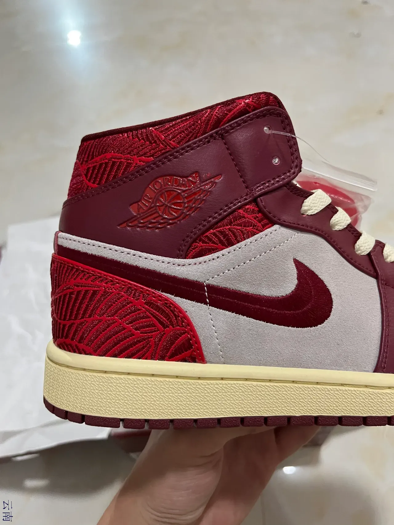 Air Jordan بورجوندي بيج عالية الارتفاع مطرزة تغطية نسيجية أحذية كرة السلة 6