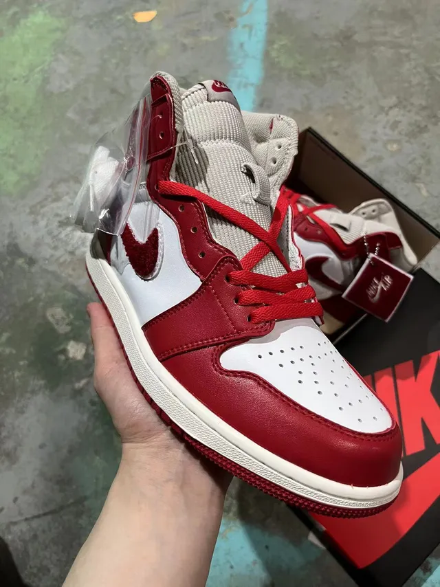Air Jordan أحذية كرة السلة عالية من الجلد العلوي أحمر أبيض 2