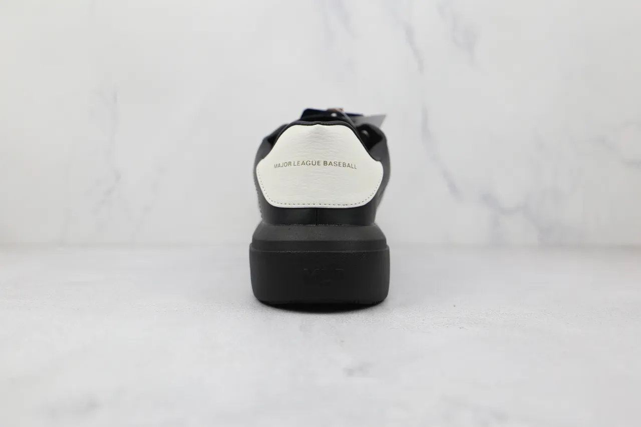 Alexander McQueen 超大码运动鞋 黑白银 NY Logo 生活方式运动鞋 2